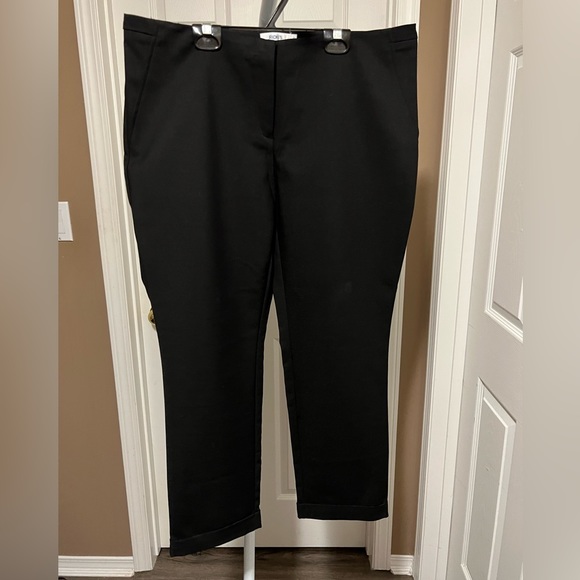 NWOT Rickiโs Ladies Size 12 Black Twill Capris - Picture 2 of 8